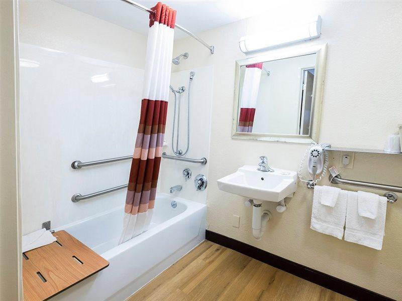 Red Roof Inn Detroit - Warren Εξωτερικό φωτογραφία