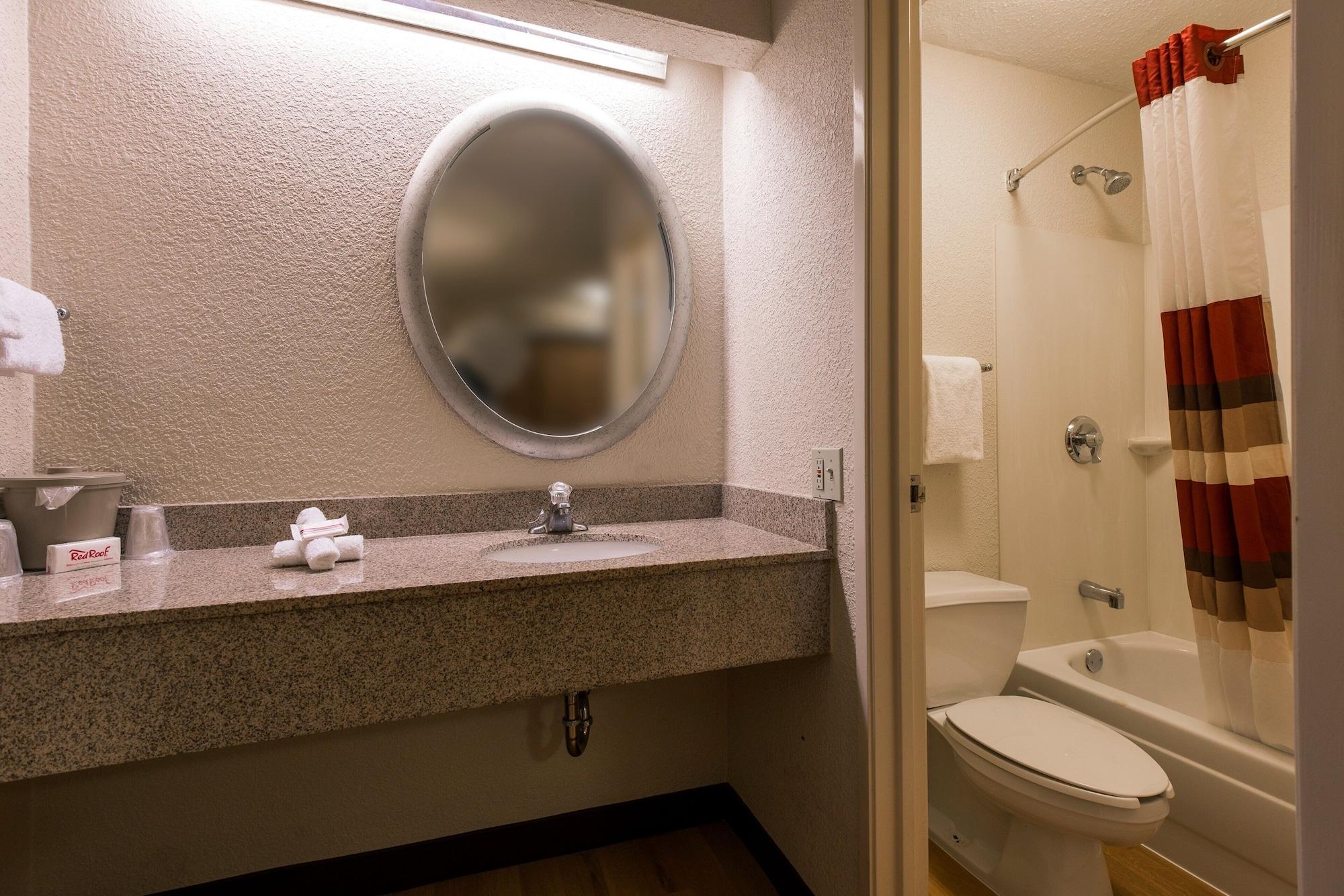 Red Roof Inn Detroit - Warren Εξωτερικό φωτογραφία